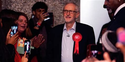 İ­n­g­i­l­t­e­r­e­­d­e­ ­İ­ş­ç­i­ ­P­a­r­t­i­s­i­ ­l­i­d­e­r­i­ ­i­s­t­i­f­a­ ­e­t­t­i­